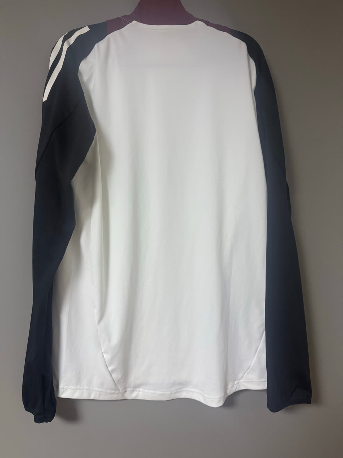 아디다스 맨체스터 유나이티드 티로 24 트레이닝 탑 오프 화이트 블랙 상품이미지3