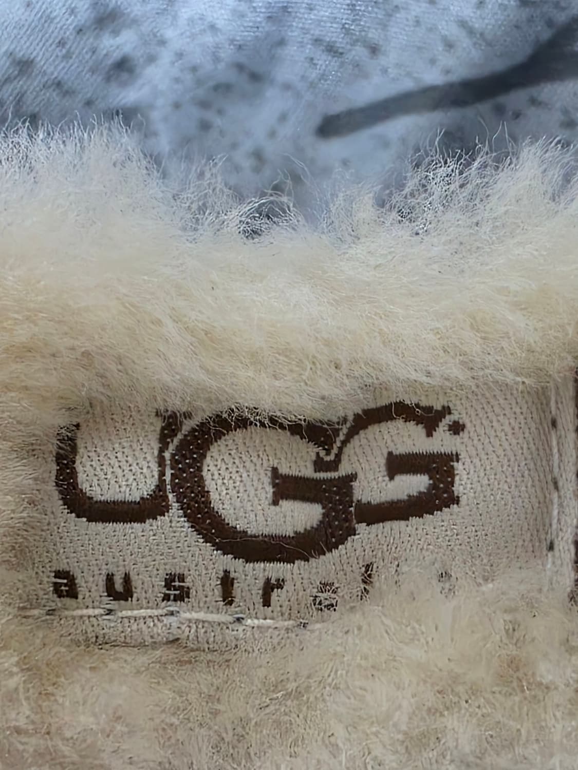 UGG 어그 클래식 리얼 시어링 이어머프 베이지 O/S 상품이미지4