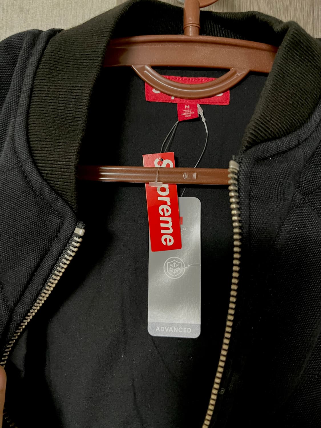 급처)슈프림의 퀼팅 봄버 자켓 블랙 색상 M 사이즈 상품이미지2