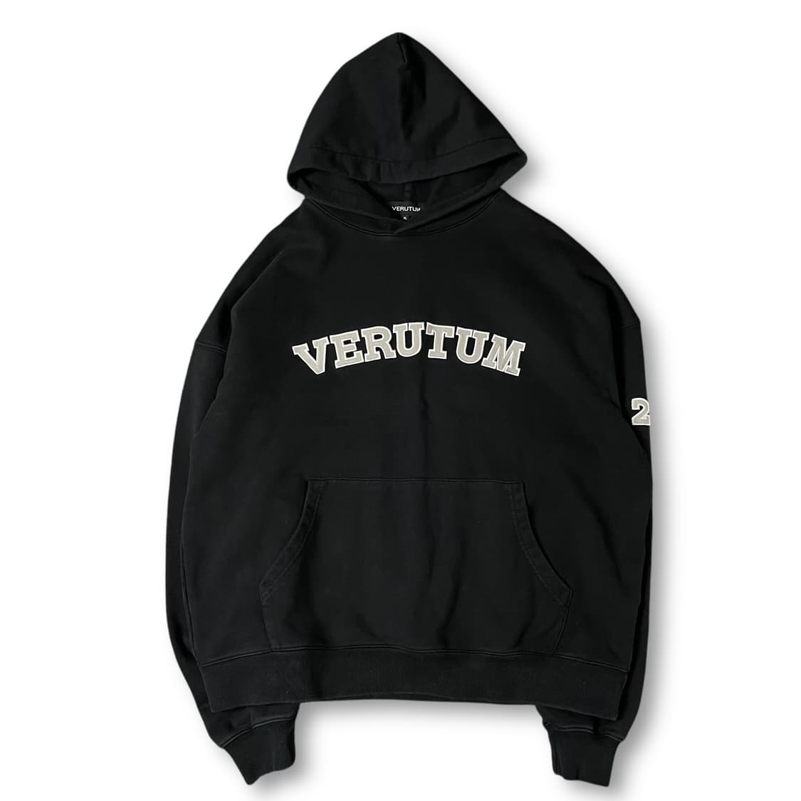 베루툼 블랙 로고패치 후드티 XL 상품이미지1