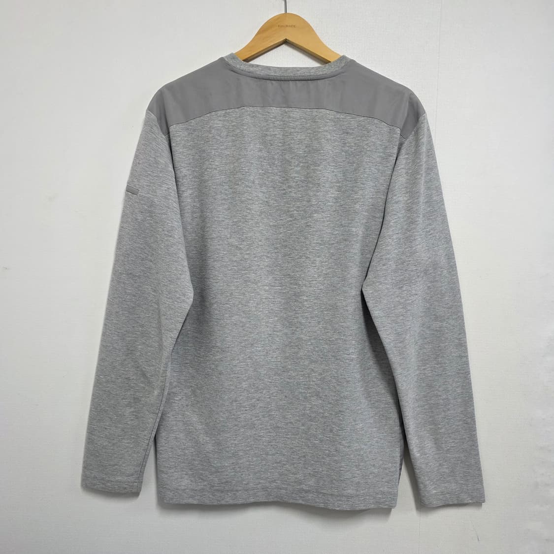 105 빈폴스포츠 나일론 배색 긴팔티셔츠 그레이 상품이미지4