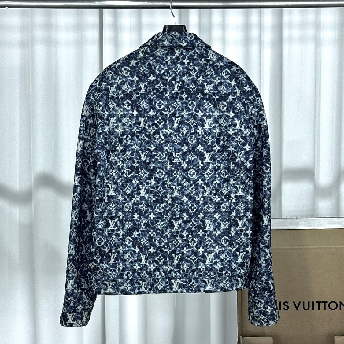 [정품] 23FW 루이비통 워크웨어 모노그램 데님 트러커 자켓 상품이미지4