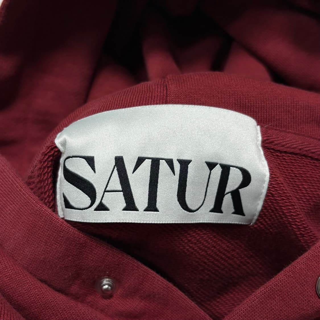 SATUR 세터 아플리케 리벳 버건디 후드티 상품이미지6