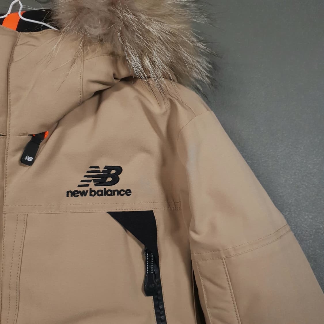 여성 M) 뉴발란스 패트롤 구스 다운 후드 퍼 패딩 점퍼 자켓 베이지 상품이미지2