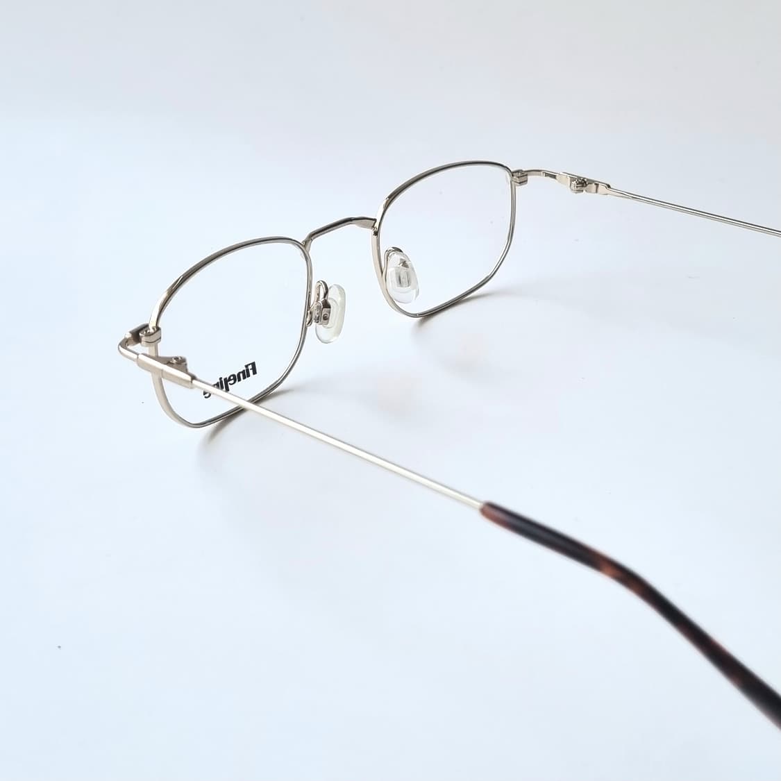 데드스탁 클래식의 정석 스퀘어메탈 안경테 555 상품이미지5