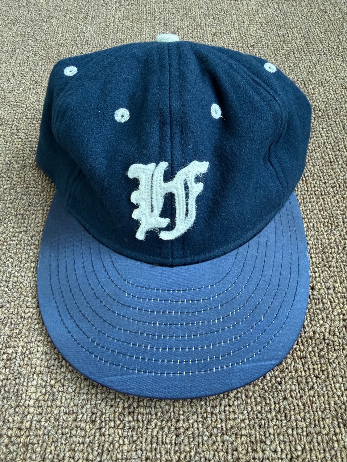 헤리티지플로스x이벳필드 16fw 울 새틴캡 상품이미지1