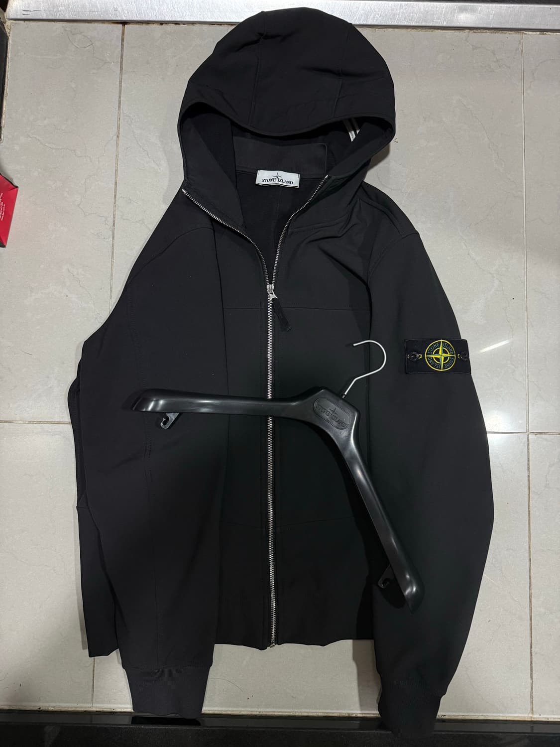 [당일출고,새상품급] 스톤아일랜드 소프트쉘 바람막이 L 상품이미지1