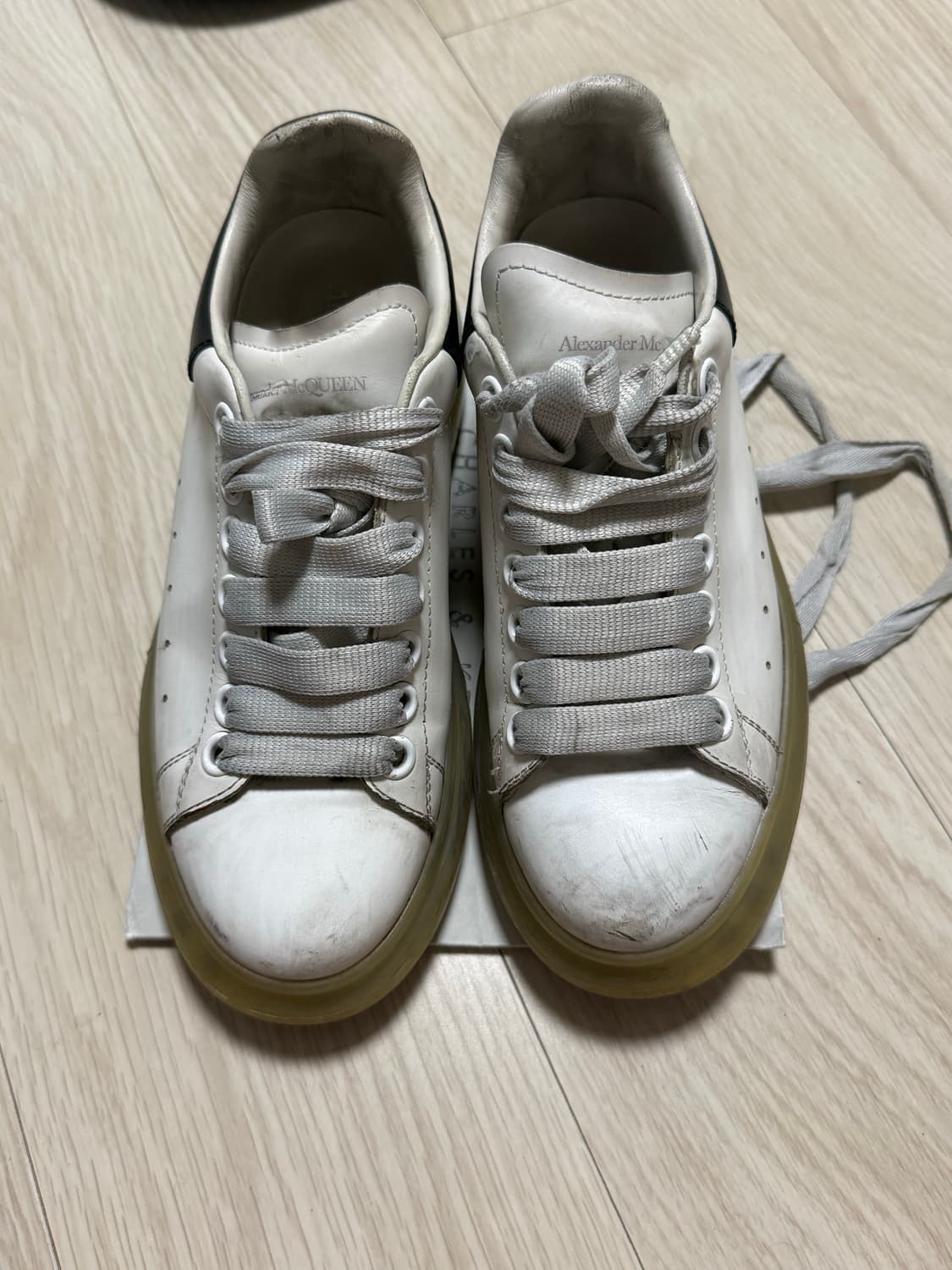 알렉산더맥퀸 오버솔 스니커즈 화이트 240 상품이미지1