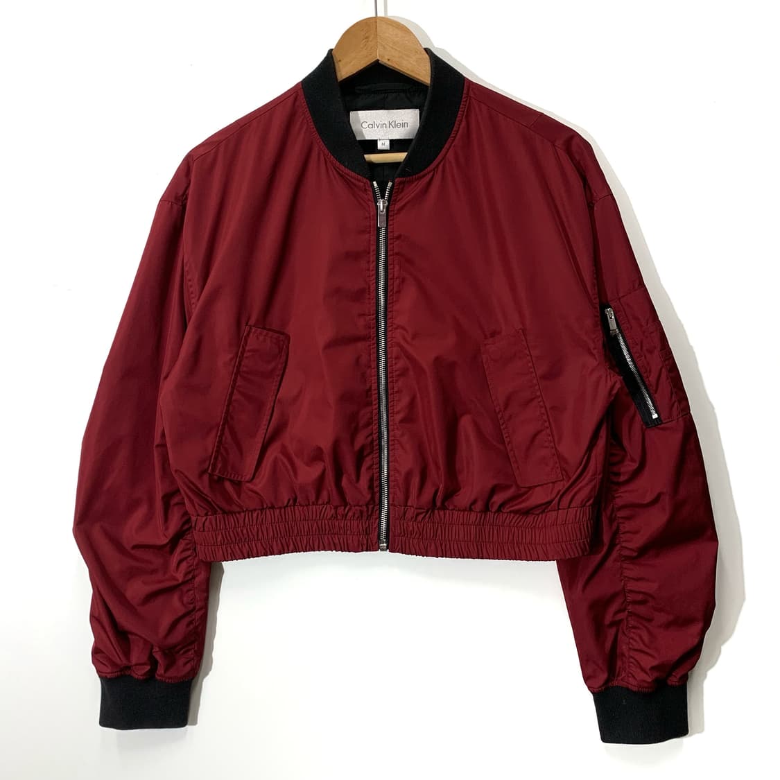 캘빈 클라인 우먼스 크롭 봄버 (경량) 상품이미지1