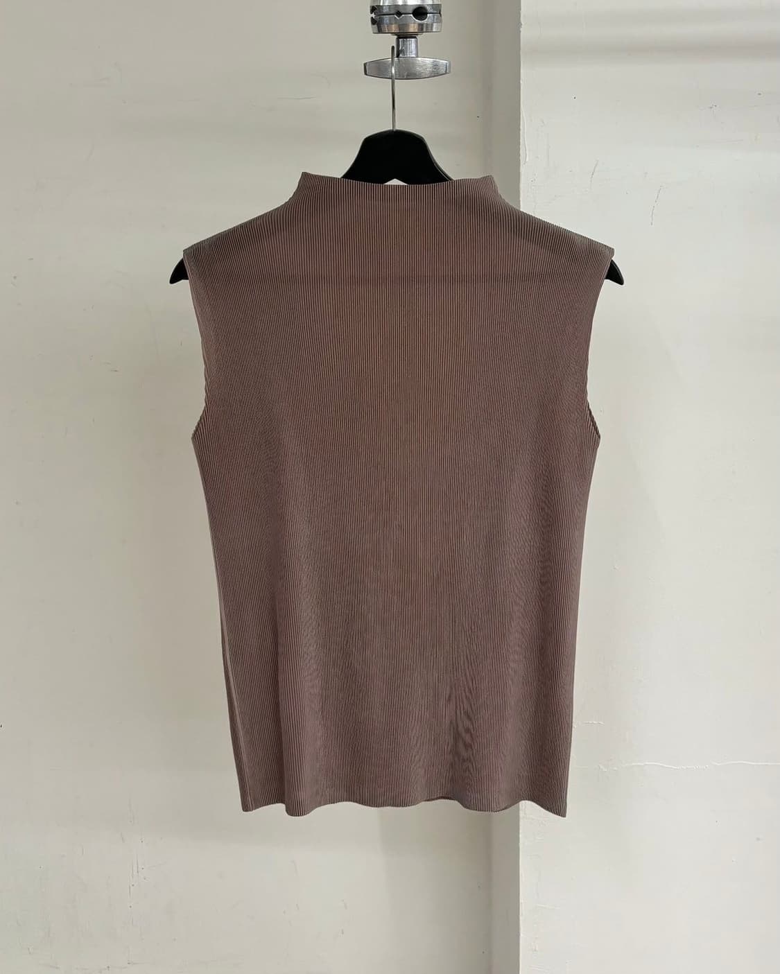 플리츠 플리즈 브라운 모크넥 플리츠 슬리브리스 상품이미지6