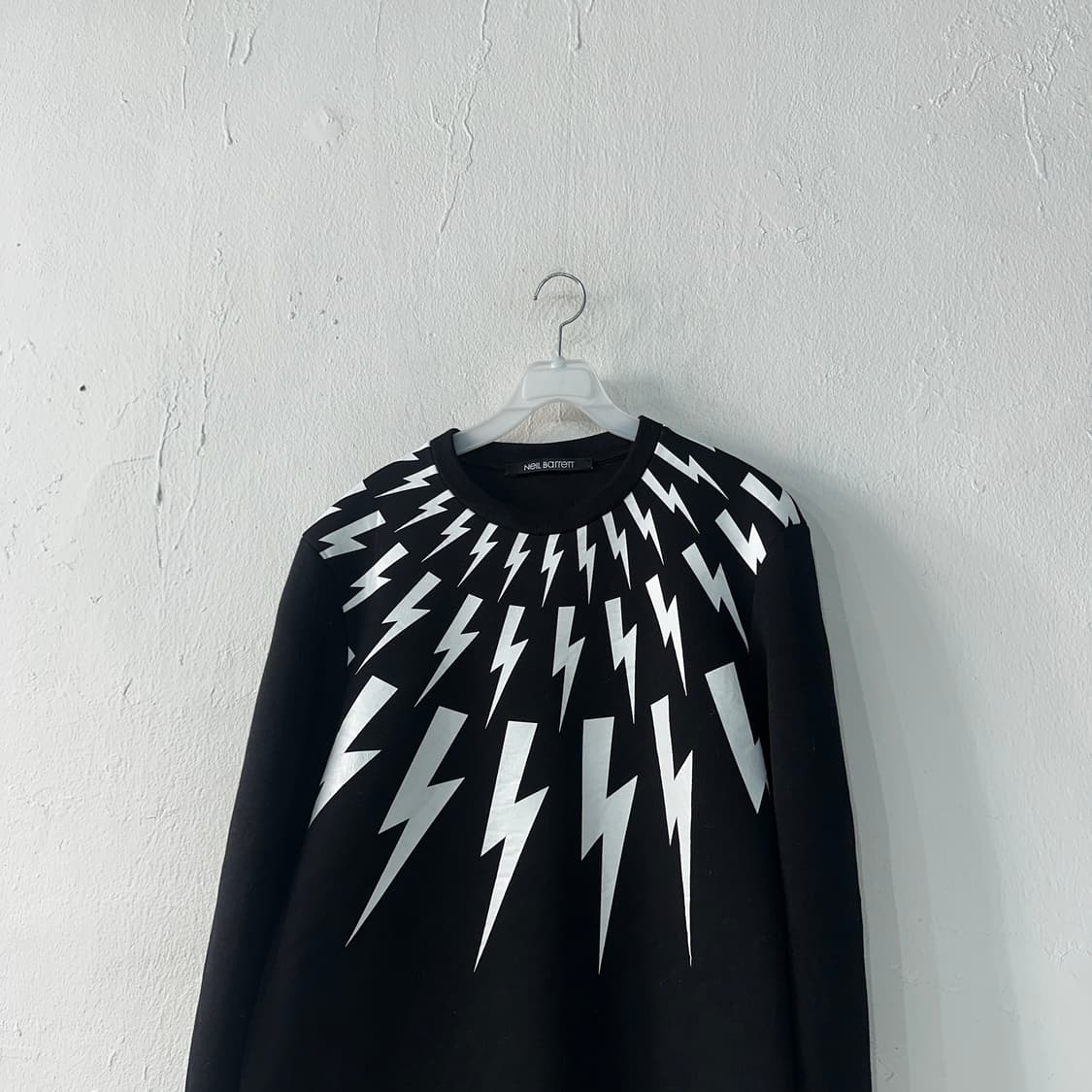 닐바렛 썬더볼트 롱맨투맨 여성XS 상품이미지2