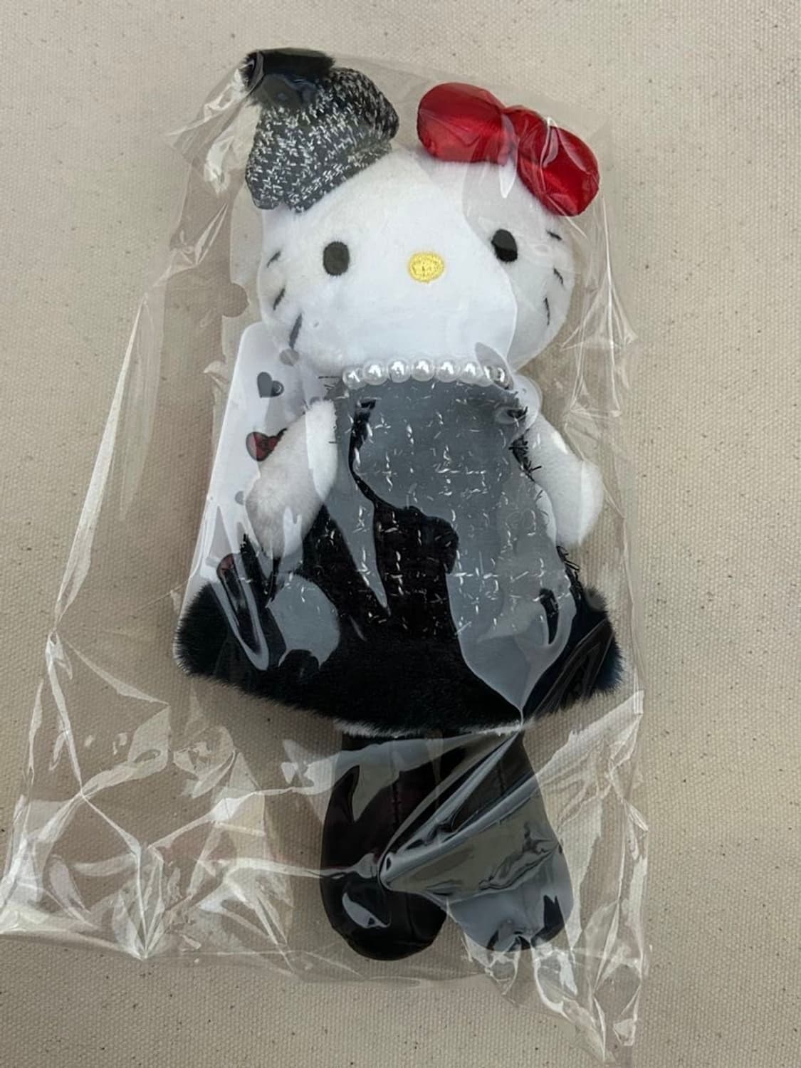 산리오 트위드 키티 상품이미지1