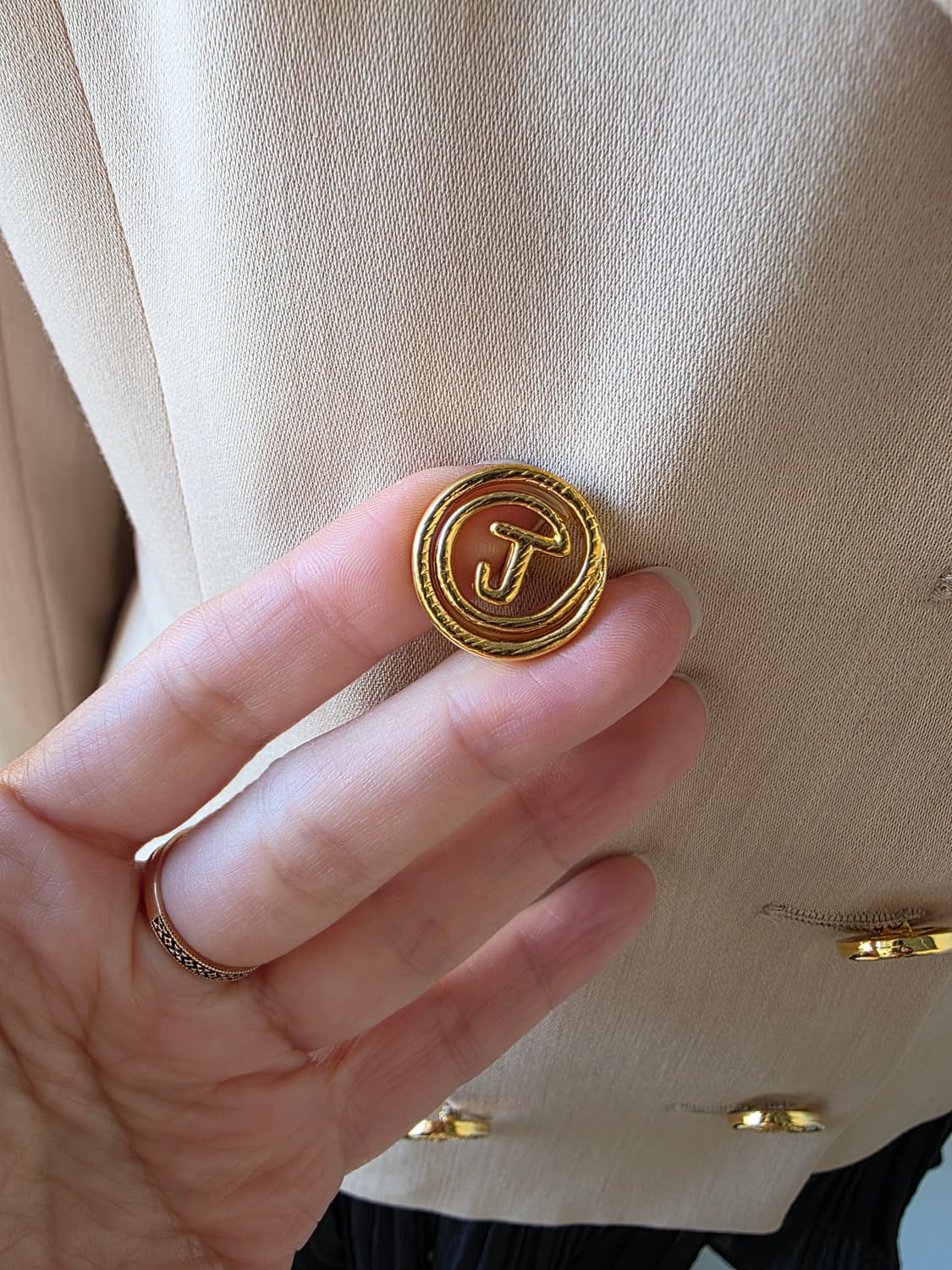 로페 자이로 로고 금장 더블 단추 베이지 울 자켓 상품이미지4