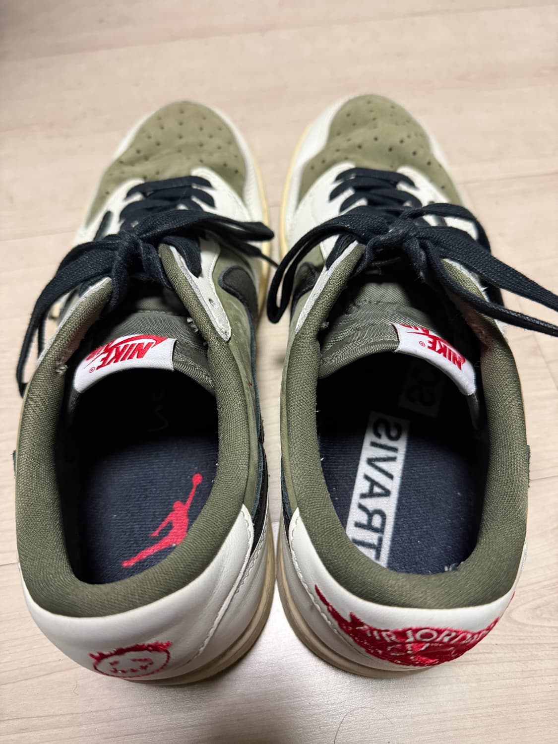 조던1 트래비스스캇 리버스 올리브 상품이미지6