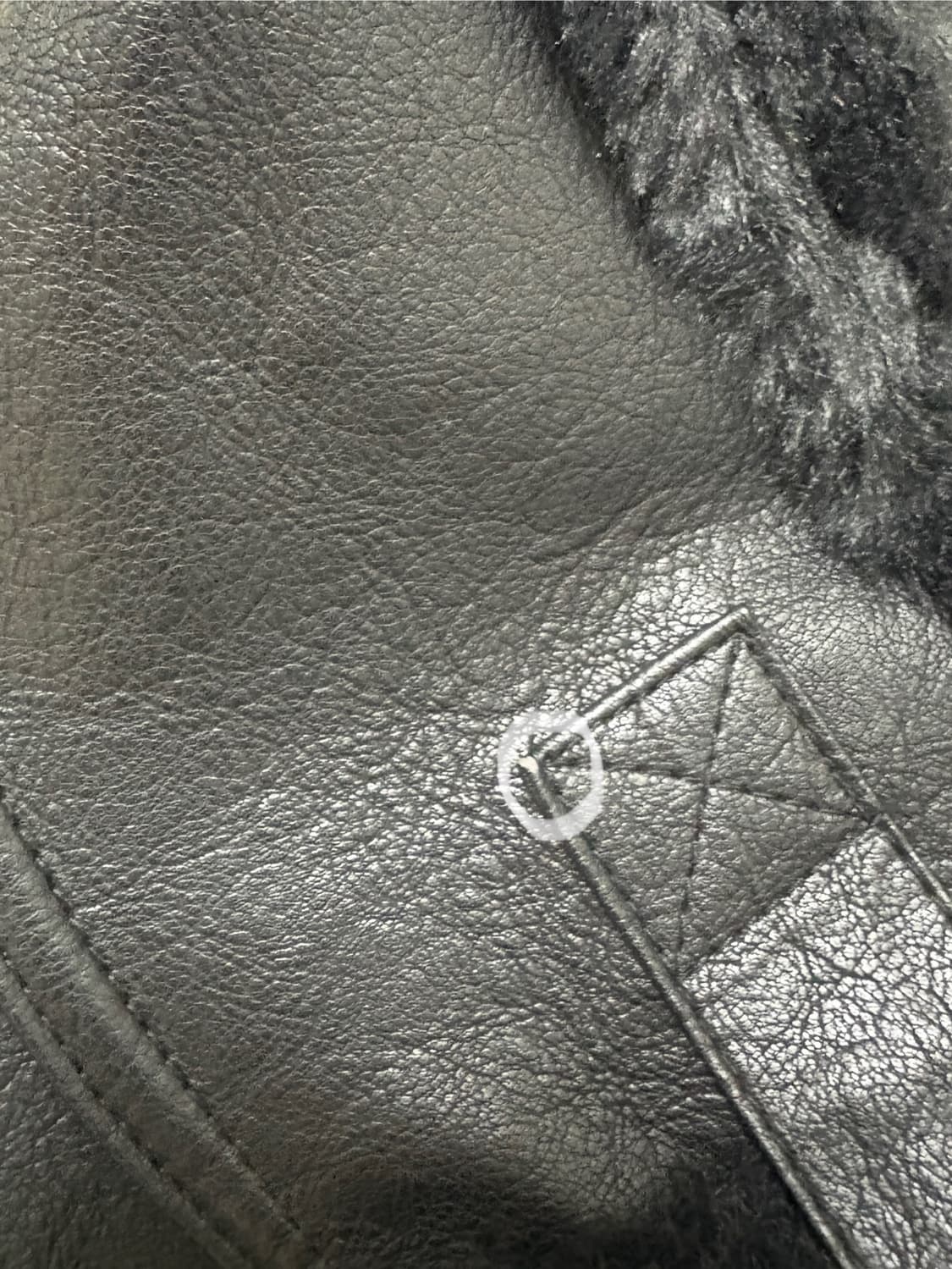 보헤미안서울 하이넥 숏 무스탕 블랙 24fw 상품이미지3