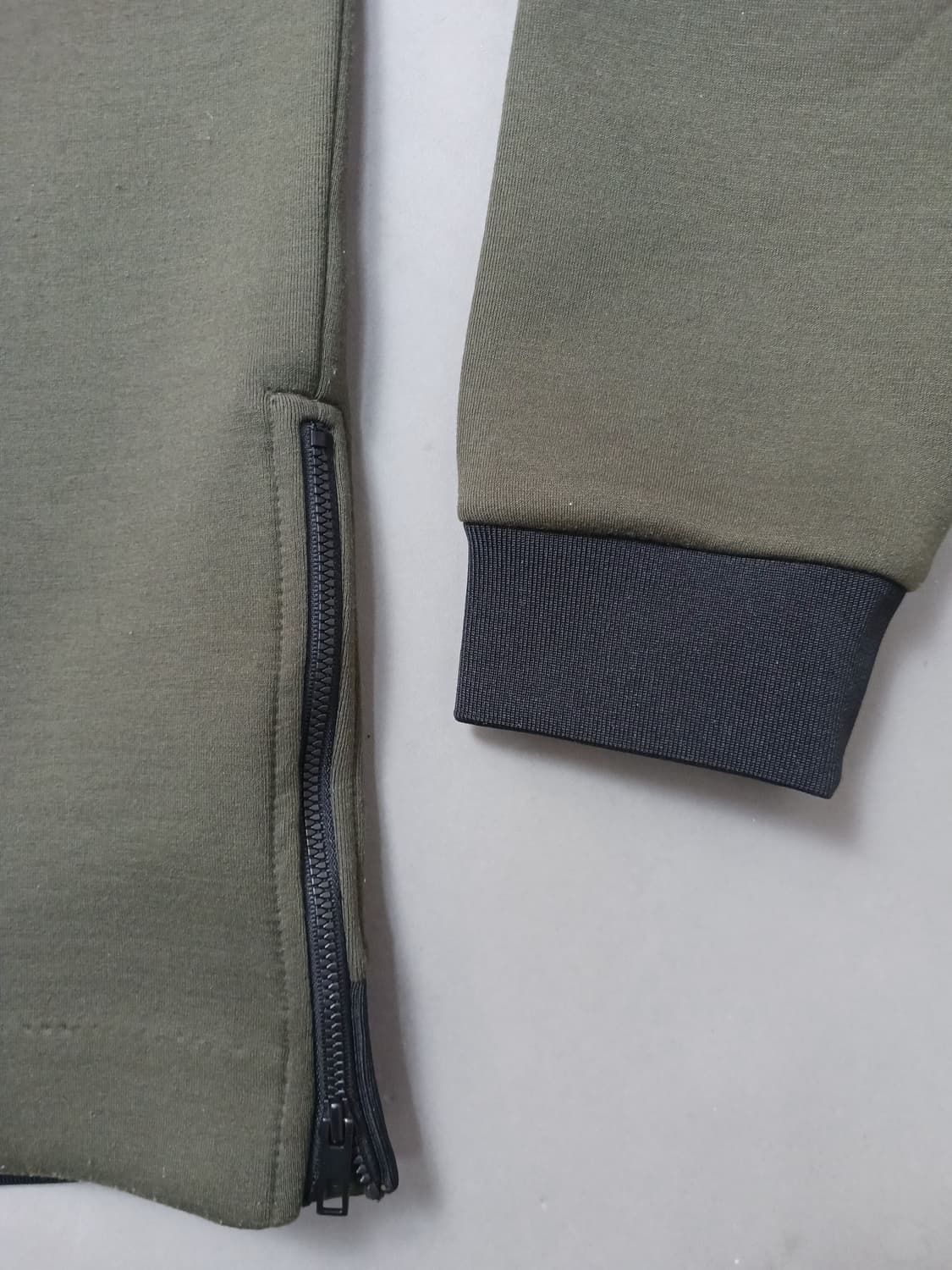 [100] 지오지아 카키 네오브랜 맨투맨 스웨트셔츠 상품이미지4