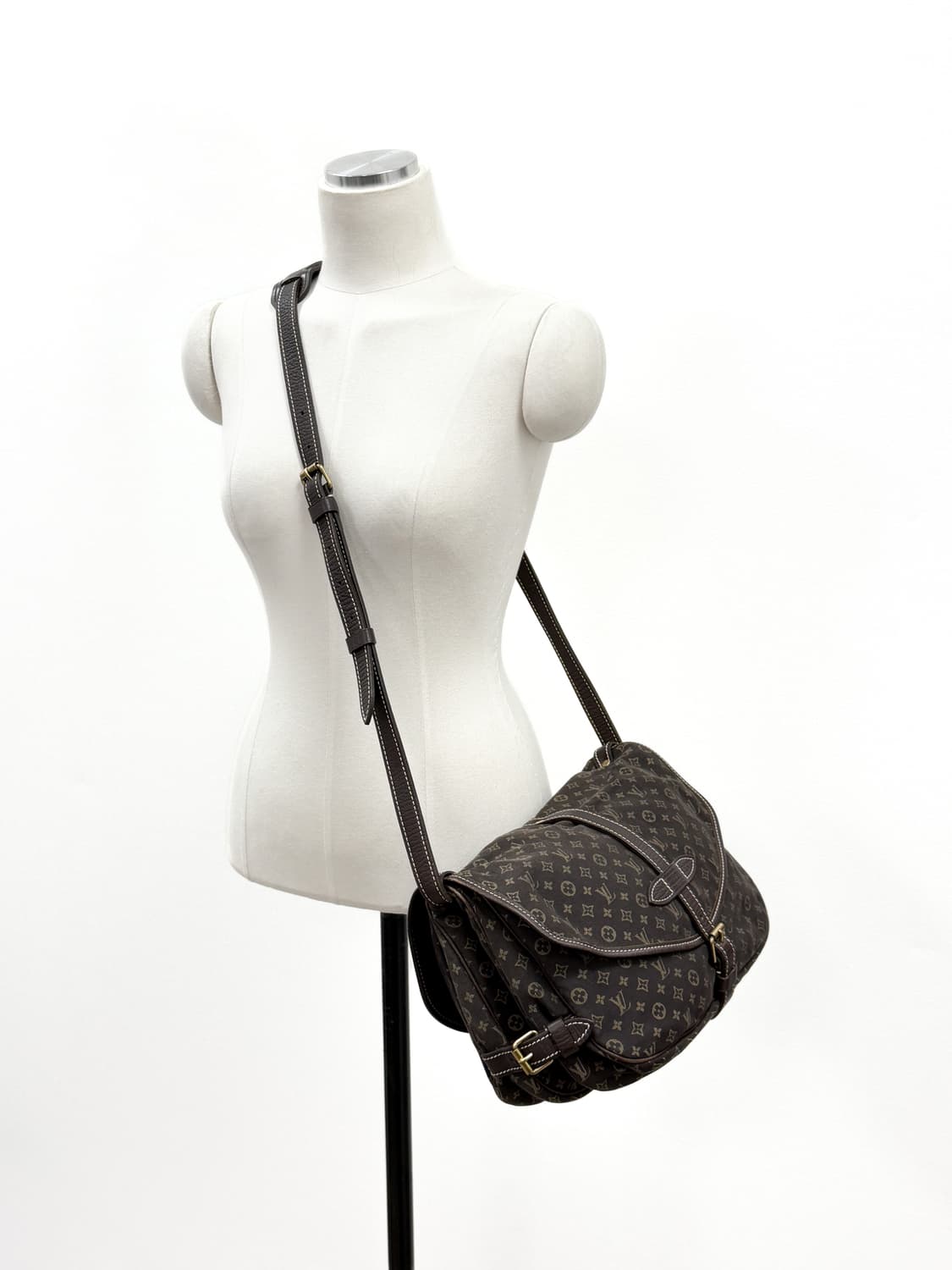 루이비통 소뮈르 미니린 모노그램 캔버스 크로스백 상품이미지2