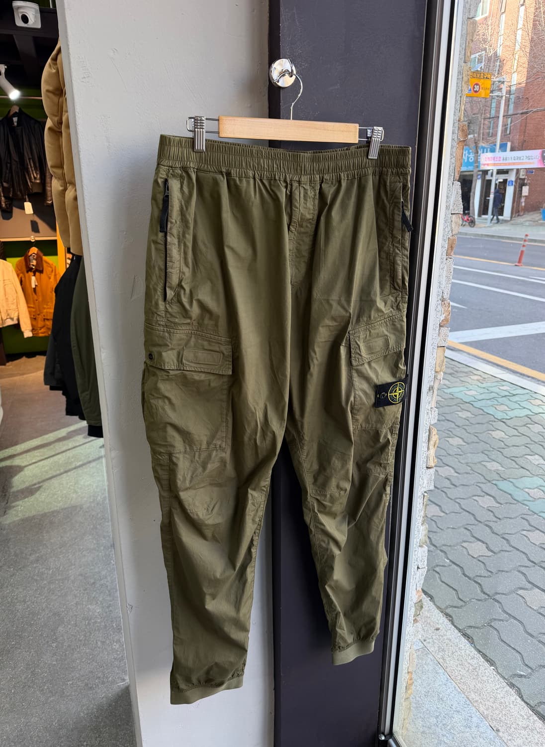 34/ 스톤아일랜드 웨이스트 밴딩 테이퍼드 카고팬츠 상품이미지4