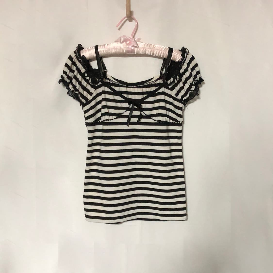 레이스 스트라이프 퍼프 슬리브 티셔츠  블랙 화이트 상품이미지8