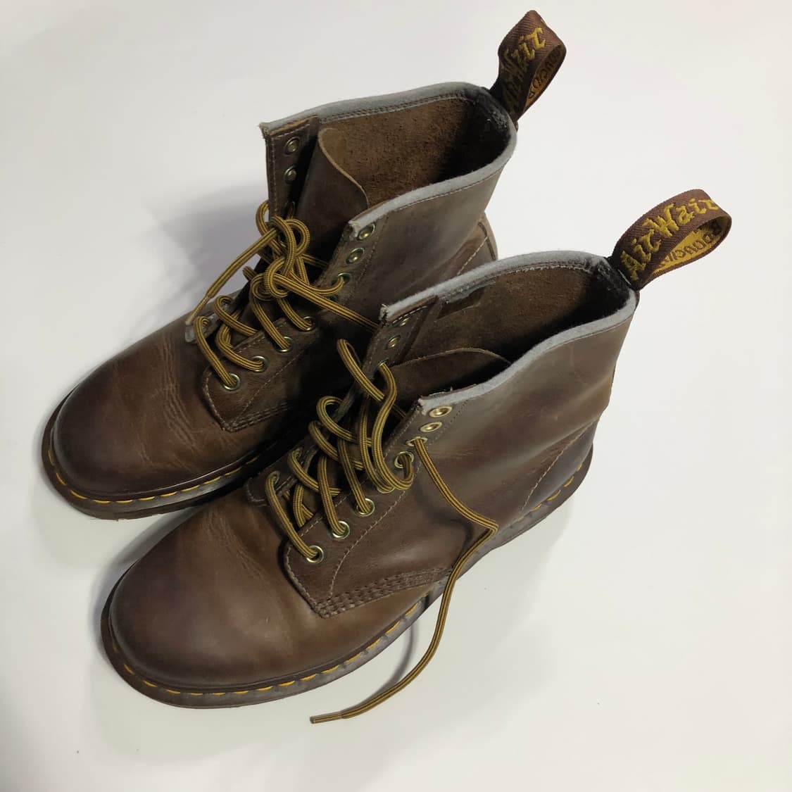 닥터마틴 8홀 에이징 브라운 부츠  상품이미지2