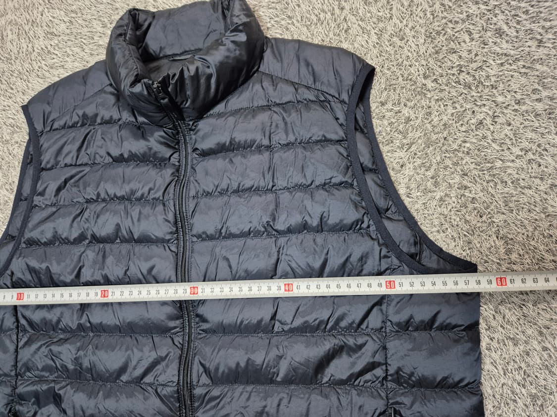 유니클로 남성 경량 다운 패딩 조끼 XL 상품이미지9