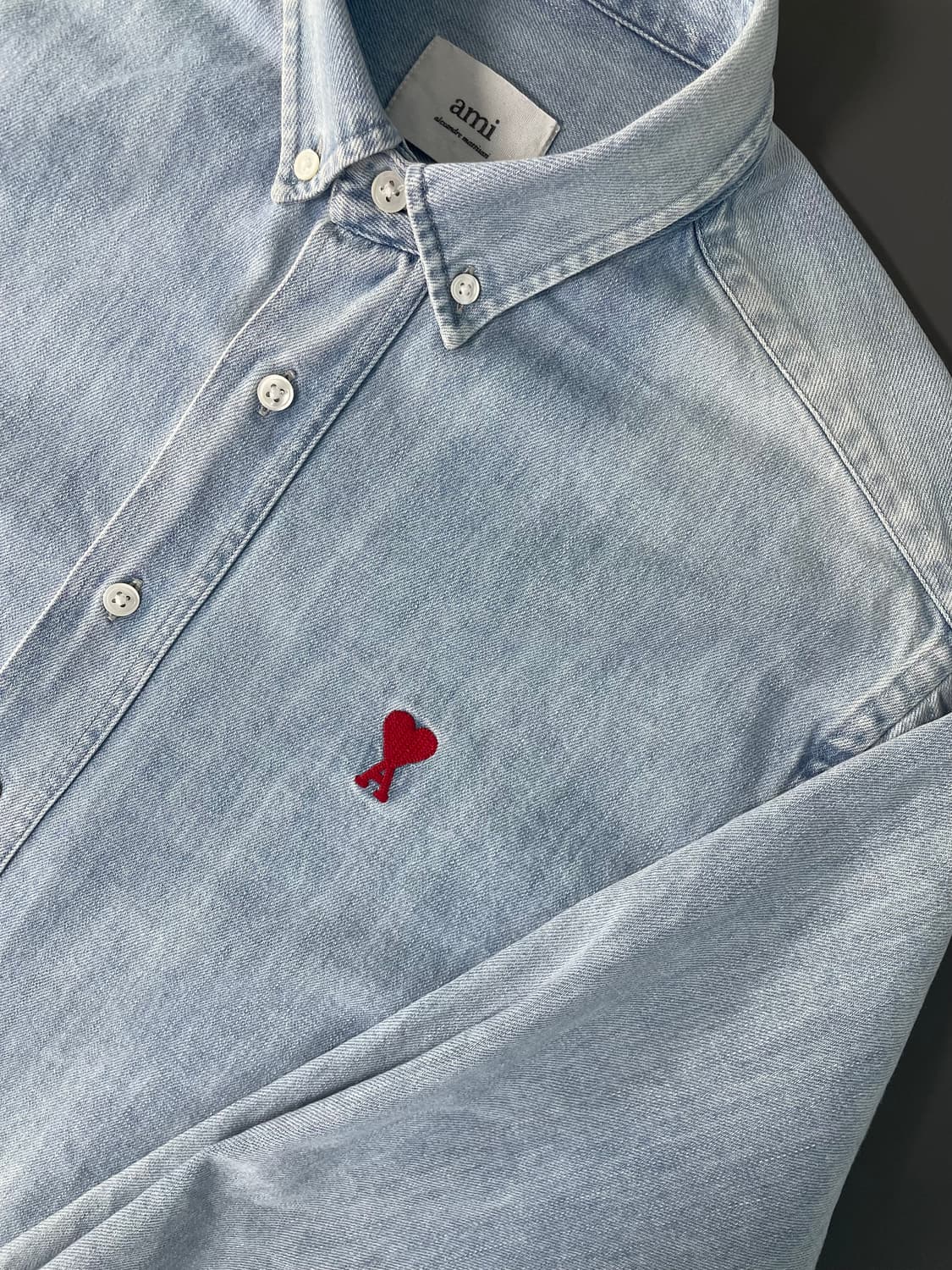 AMI 아미 스몰 하트 자수 로고 데님 셔츠 상품이미지4