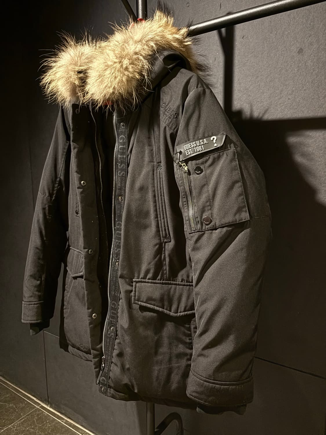 [중고/M] 상태좋은 게스 여성패딩 상품이미지2