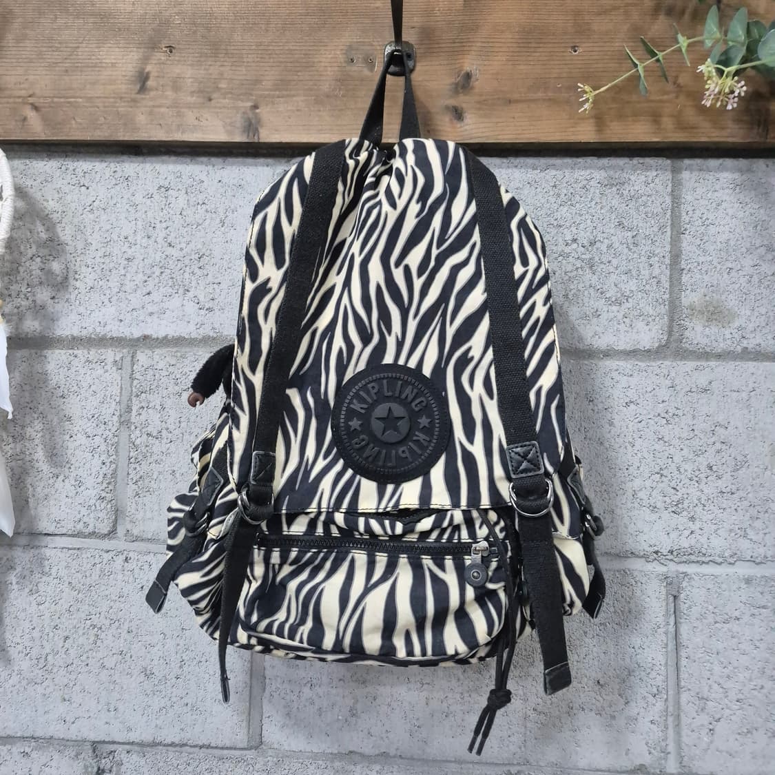 키플링 지브라 프린트 조엣수 백팩 상품이미지1