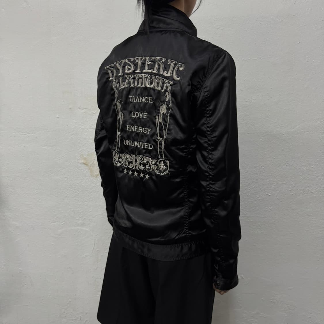 히스테릭글래머 블랙컬러 히스테릭걸 자수 로고 하이넥 새틴 자켓 상품이미지2