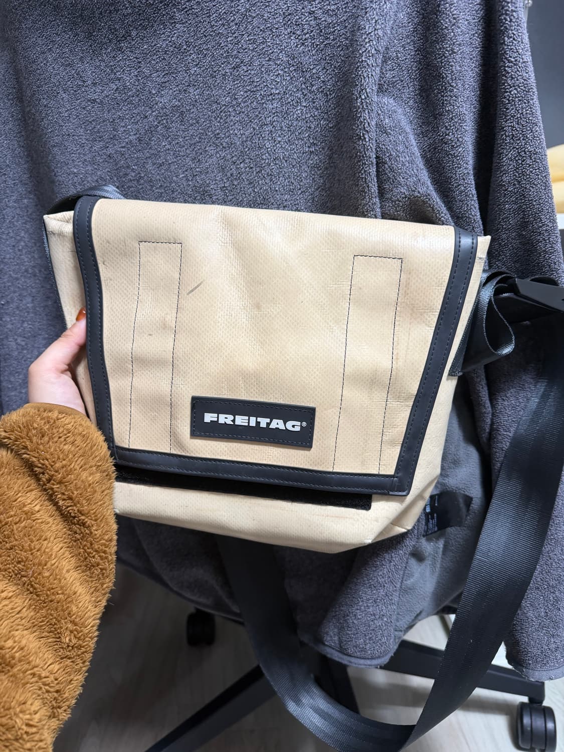 프라이탁 덱스터 F14 DEXTER 크림색 / 상태 최상 / 압구정 구매 상품이미지1