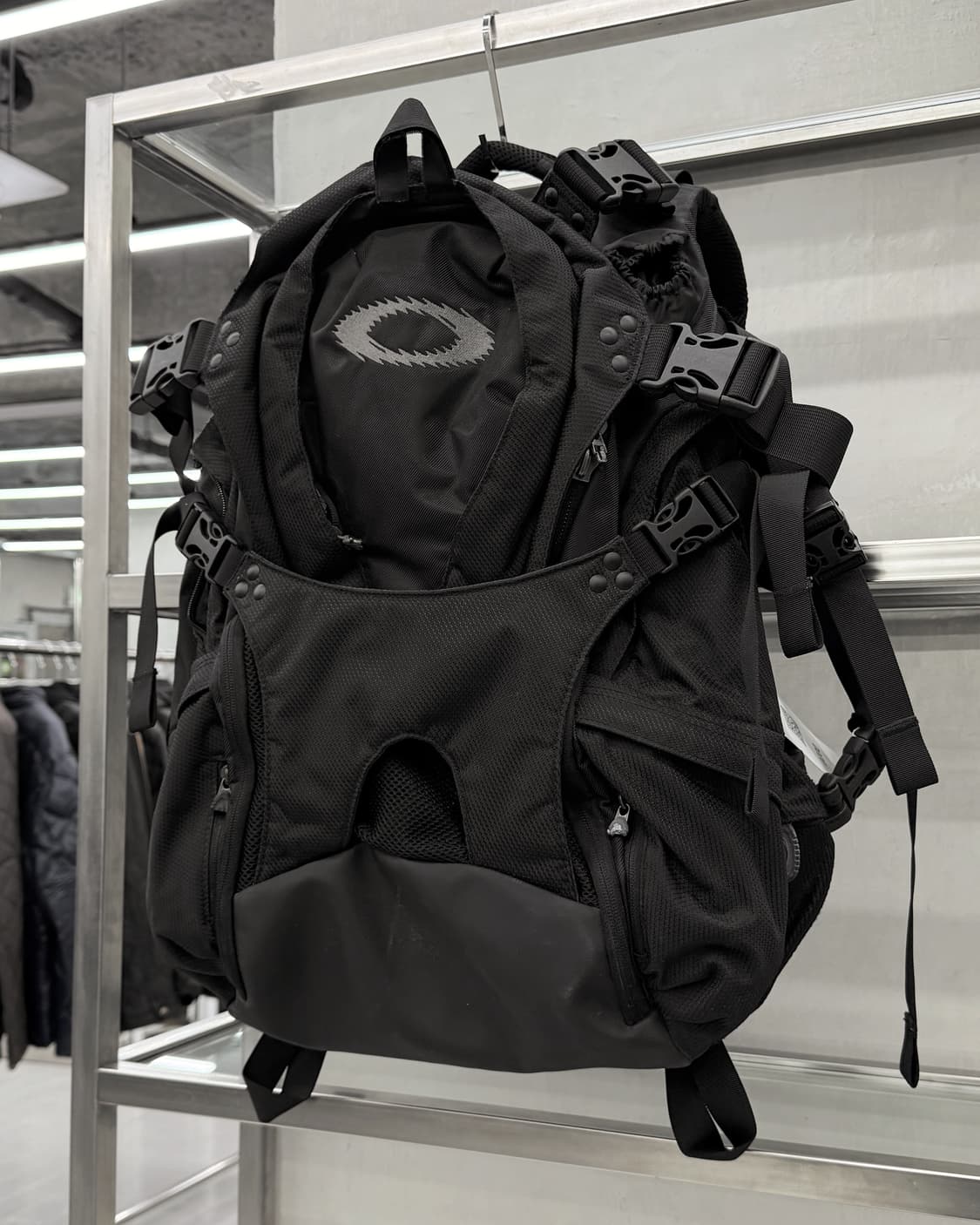 오클리 00s 아이콘 테크니컬 백팩 상품이미지2