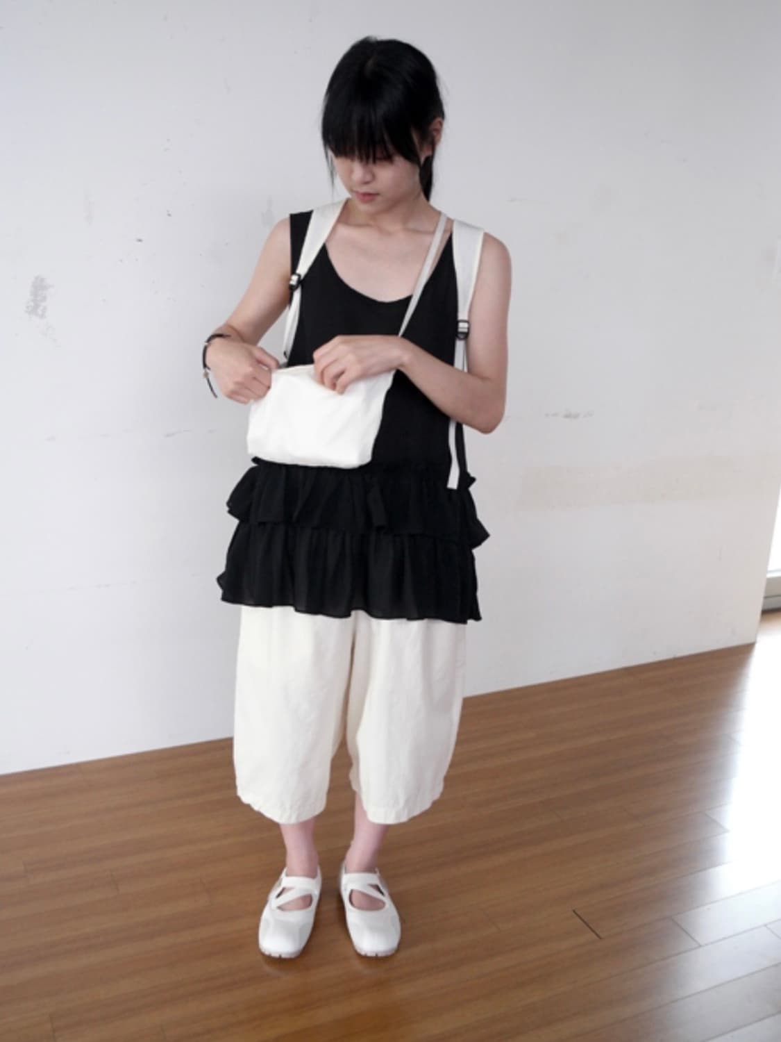 에프터먼데이 low frill sheer blouse 블랙 상품이미지2