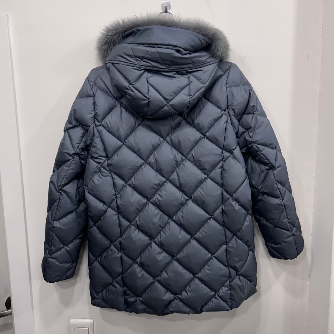 올리비아 로렌 여우모피 덕다운 퀼티드 롱패딩 상품이미지5