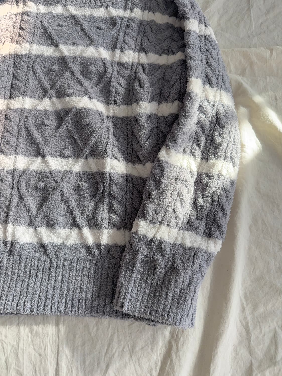 젤라또피케 그레이 아방 꽈베기 폼폼 단가라 니트 상품이미지3