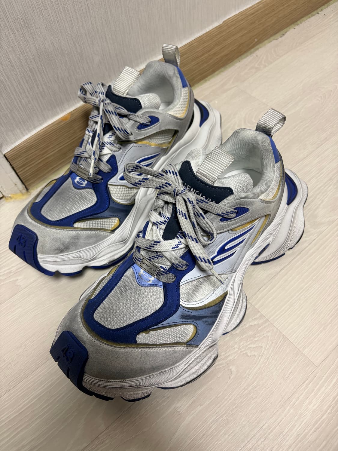 발렌시아가 카고 스니커즈 43사이즈 판매합니다 상품이미지1