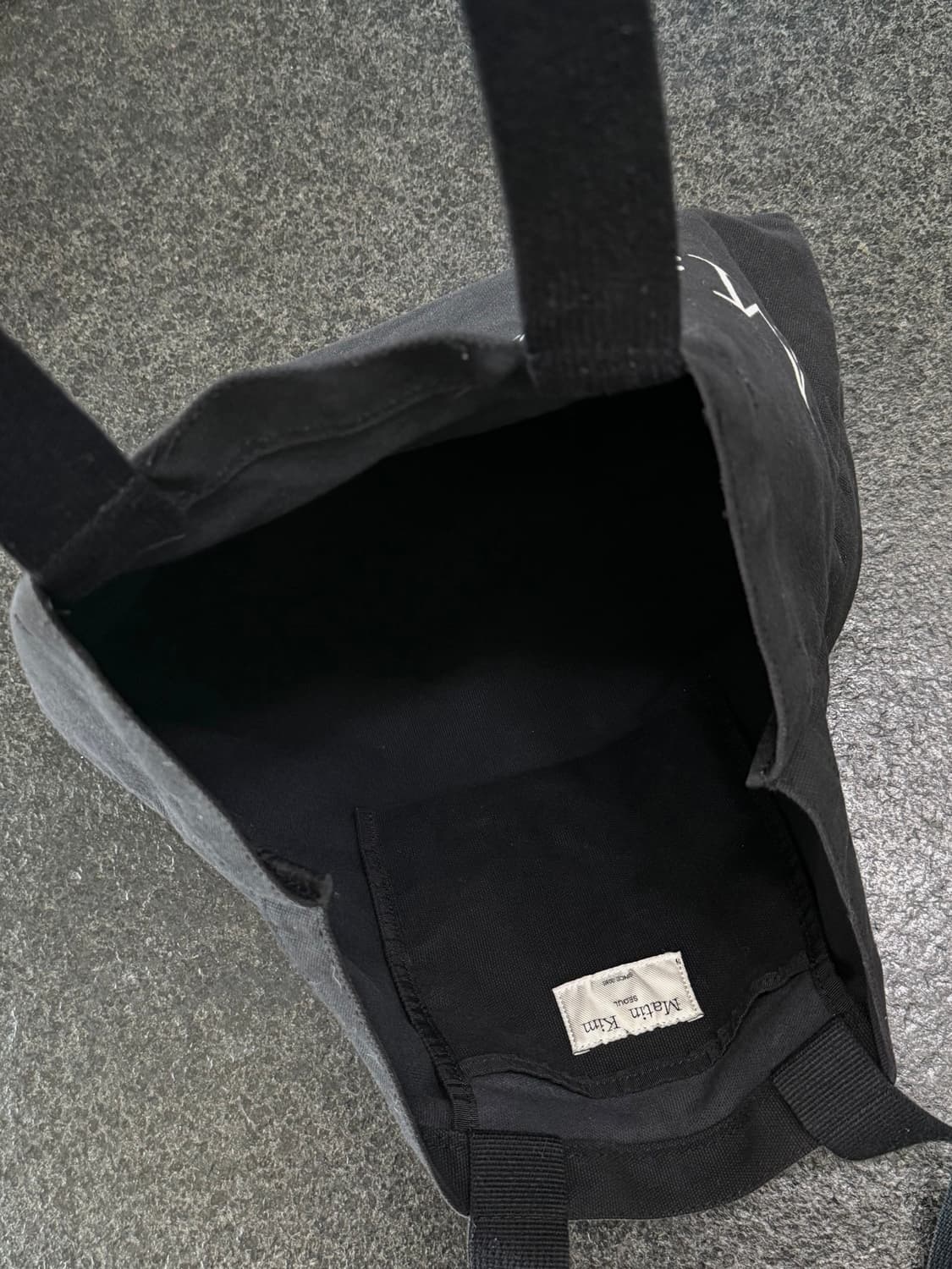 마뗑킴 마뗑 로고 에코백 블랙 상품이미지3