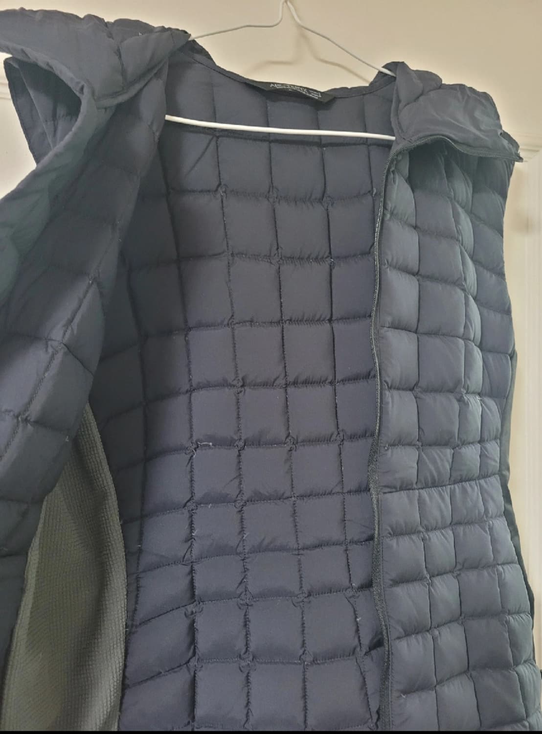 아크테릭스 후드 여성조끼 상품이미지4