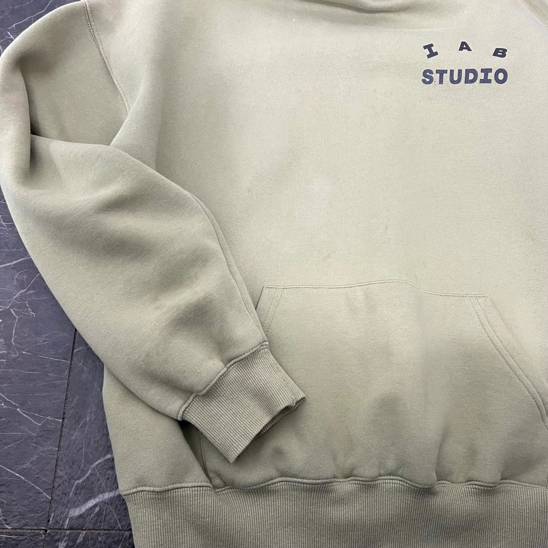 아이앱 스튜디오 백로고 후드티 올리브 상품이미지7