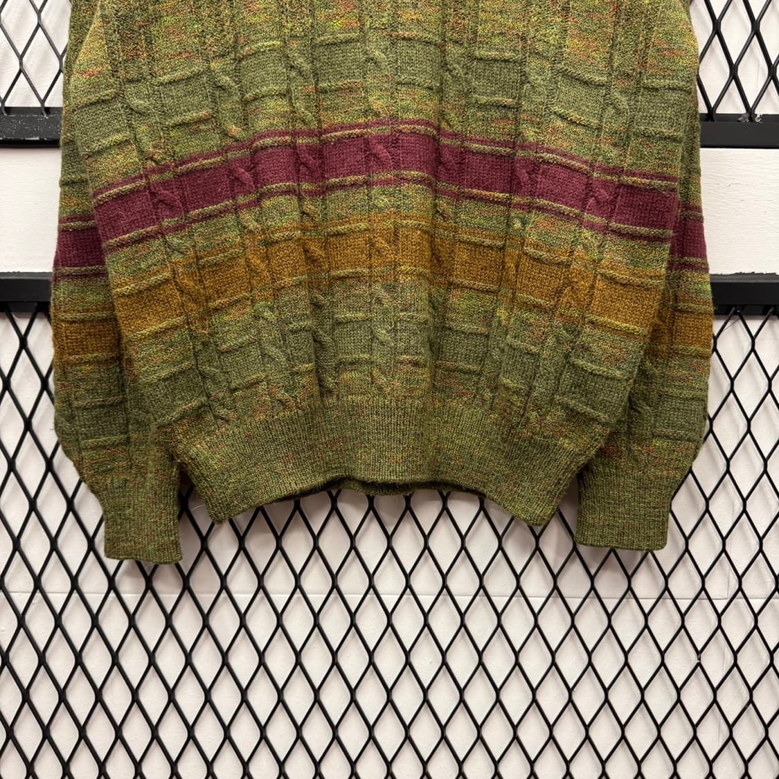 미쏘니 이그잼플 니트 배색 스트라이프 패턴 울 스웨터 카키 상품이미지4