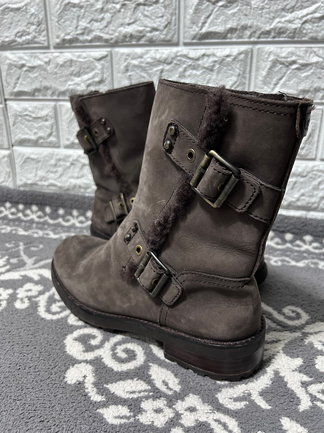 어그 버클 스트랩 스웨이드 부츠 상품이미지4