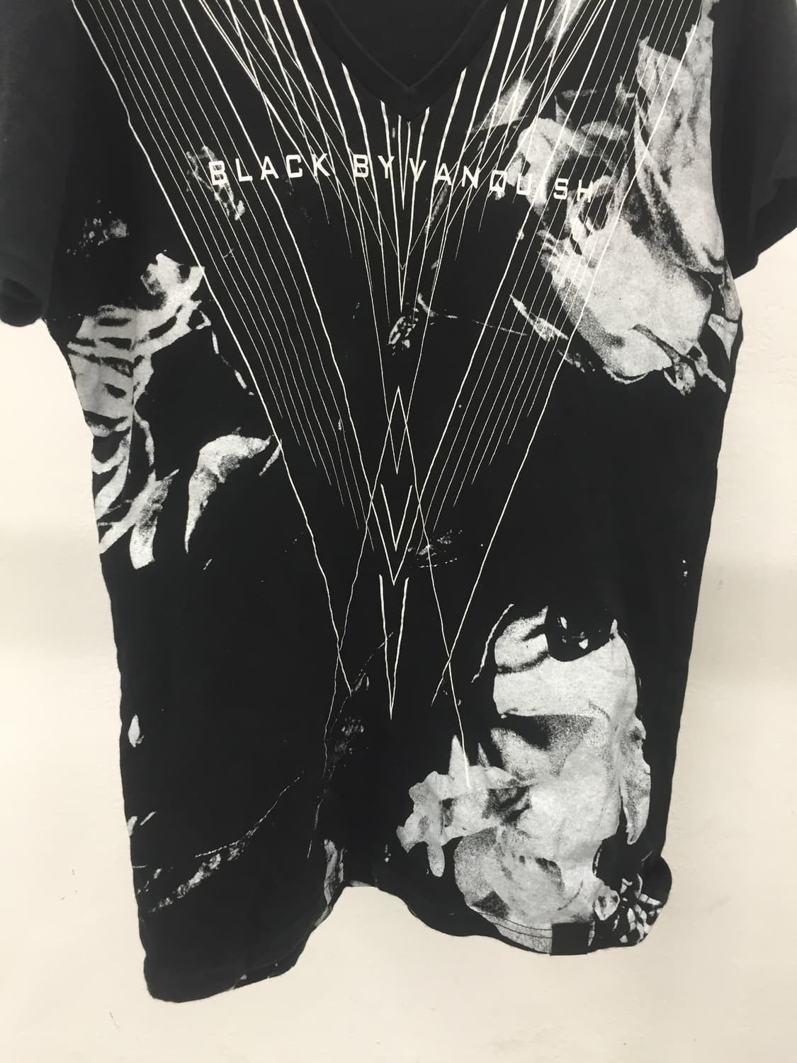 Black by Vanquish v-neck top  상품이미지3