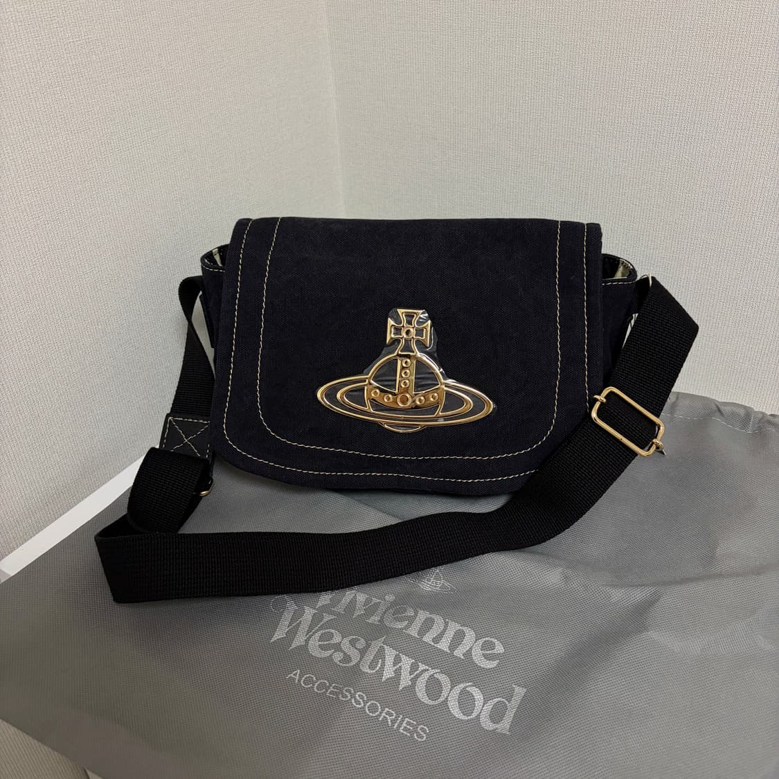비비안웨스트우드 캔버스 크로스 숄더백 상품이미지8