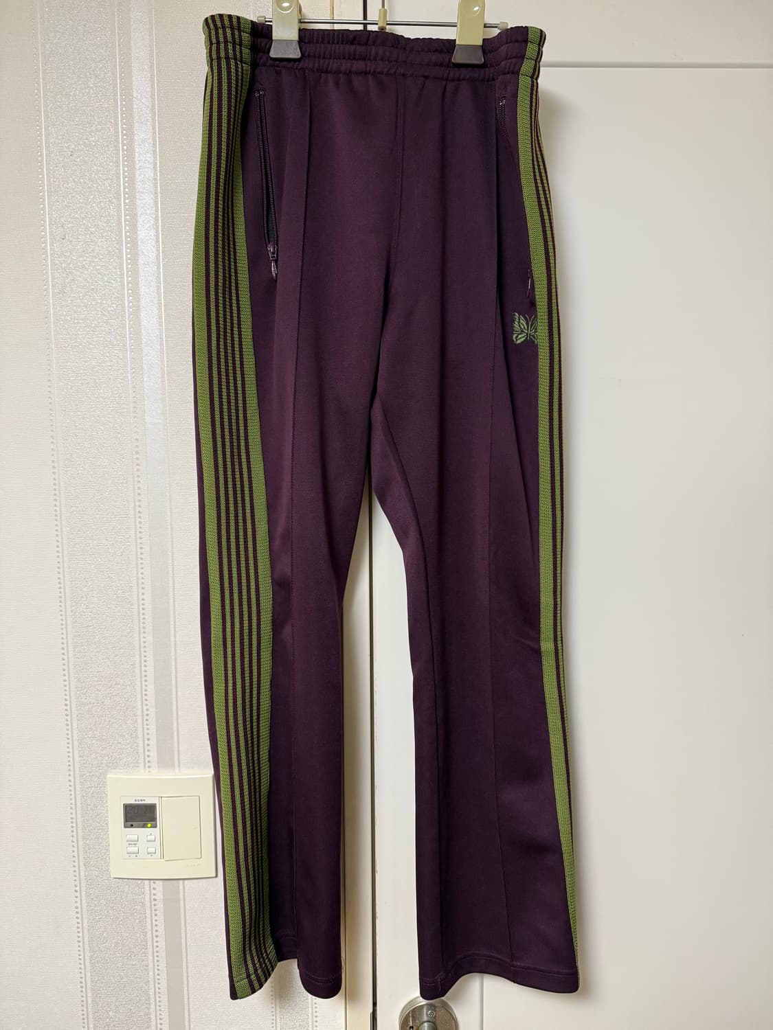 니들스 네로우 트랙팬츠 POLY SMOOTH EGGPLANT 상품이미지2