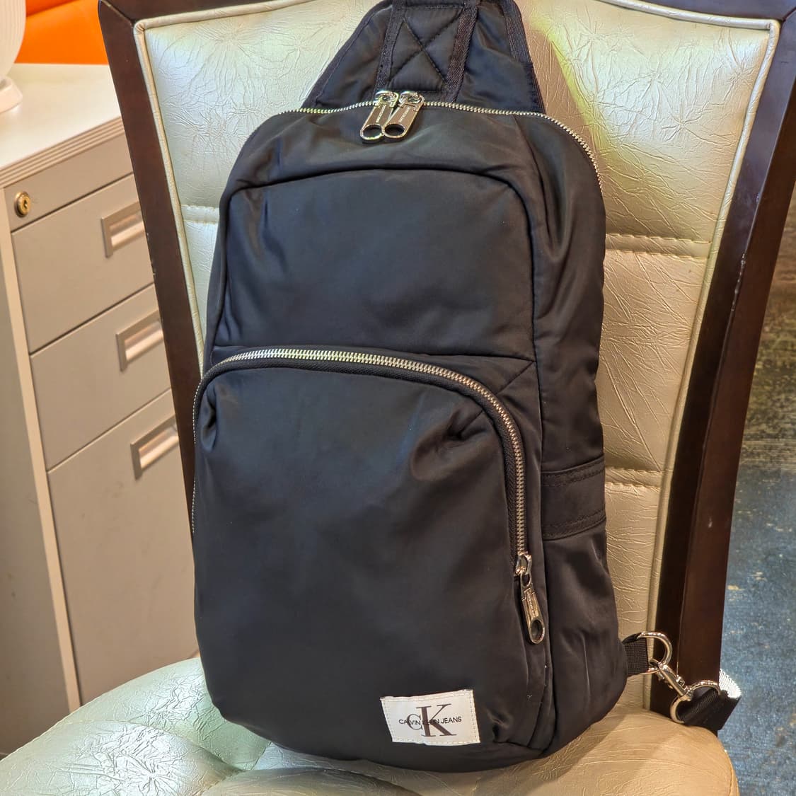 캘빈클라인  슬링백 가방 상품이미지3