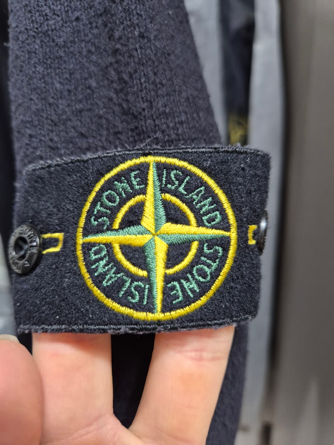 23SS스톤아일랜드 라운드넥 니트 90-S 블랙 상품이미지5