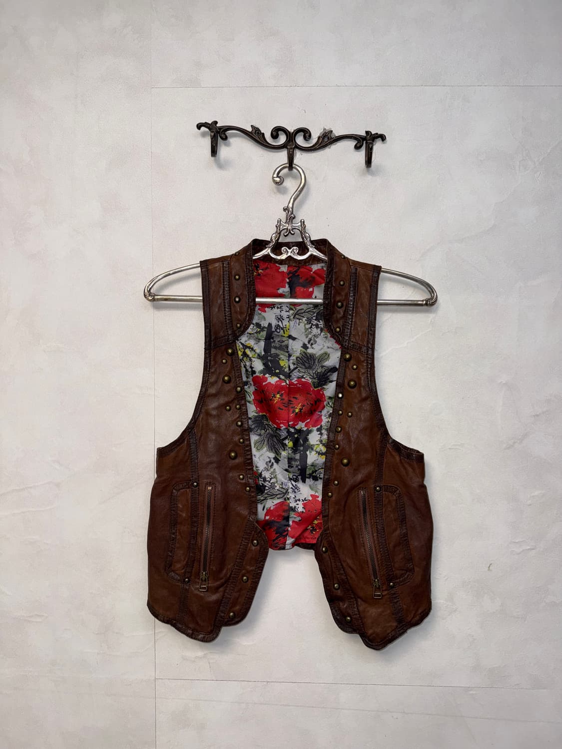 Brown lamb skin western stud buckle vest 상품이미지1