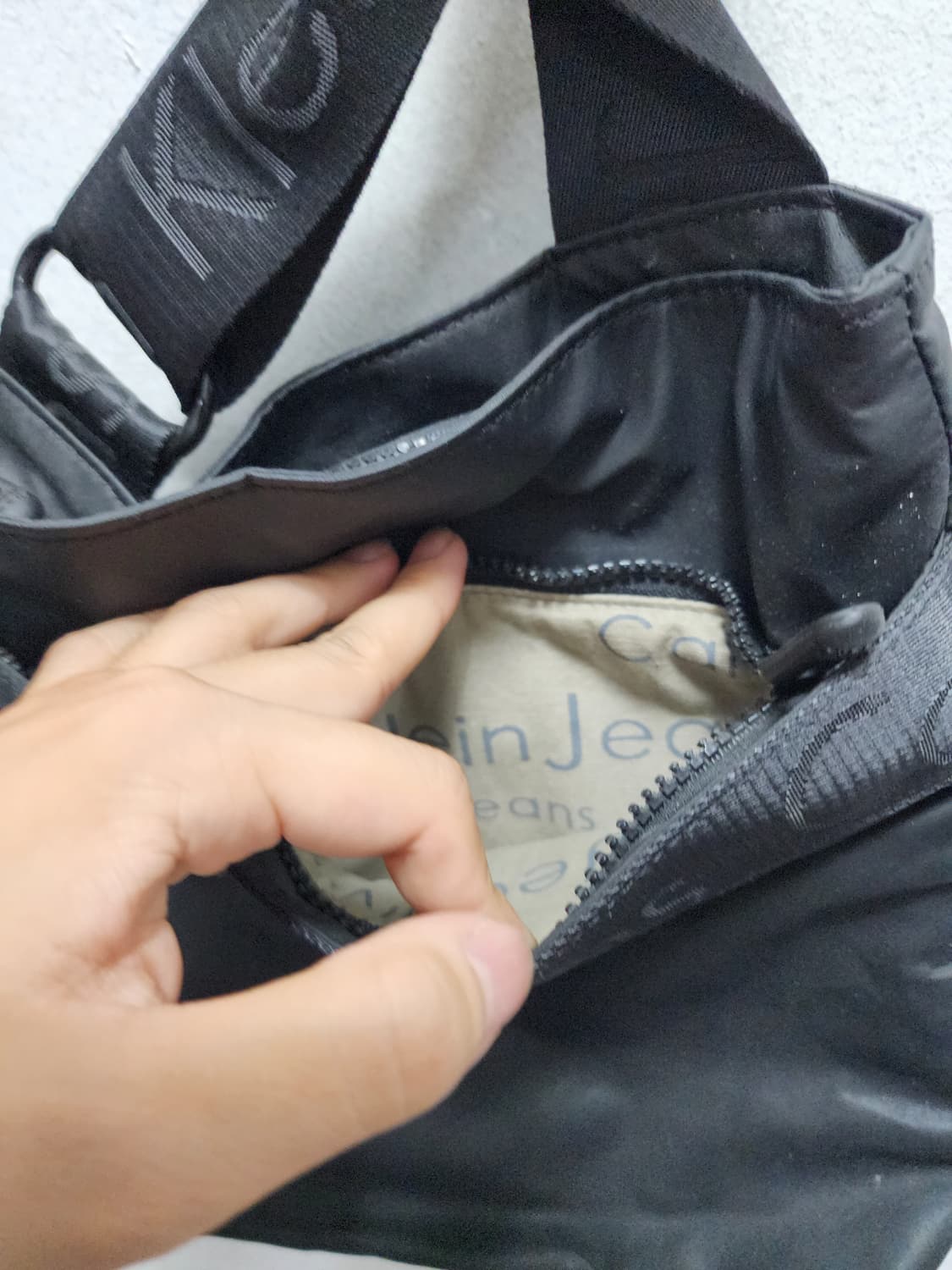 캘빈클라인 블랙 메신저백 상품이미지3