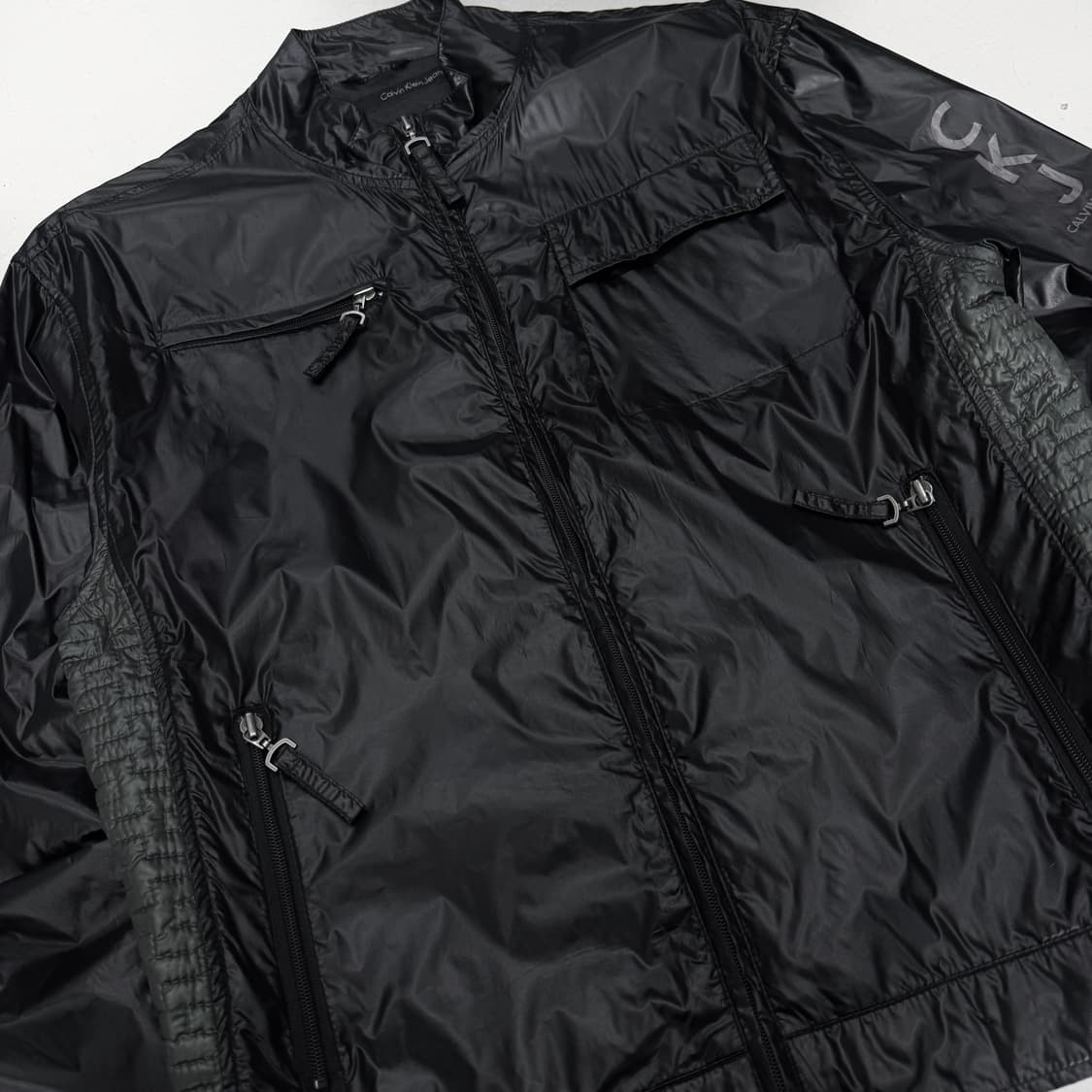 캘빈클라인 유광 바이커 경량 바람막이 자켓 상품이미지4
