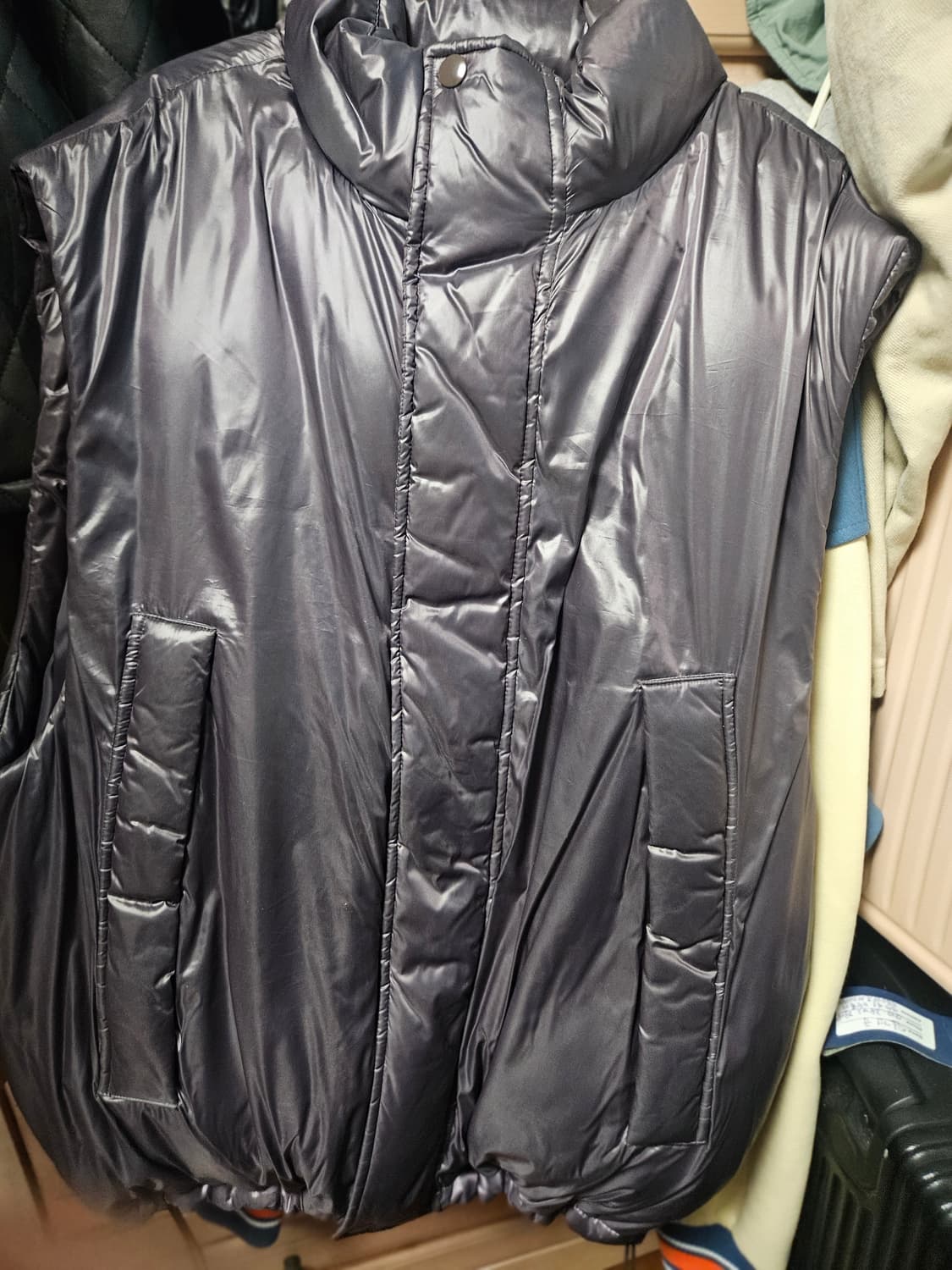 그레이 유광 패딩 베스트 판매합니다 상품이미지1