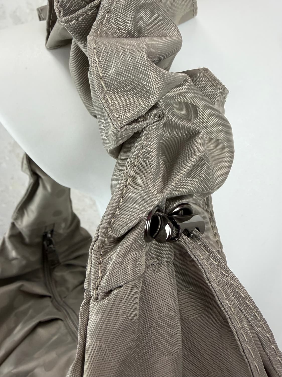 Y’SACCS by 요지 야마모토 폴카 도트 셔링 숄더 백 상품이미지5